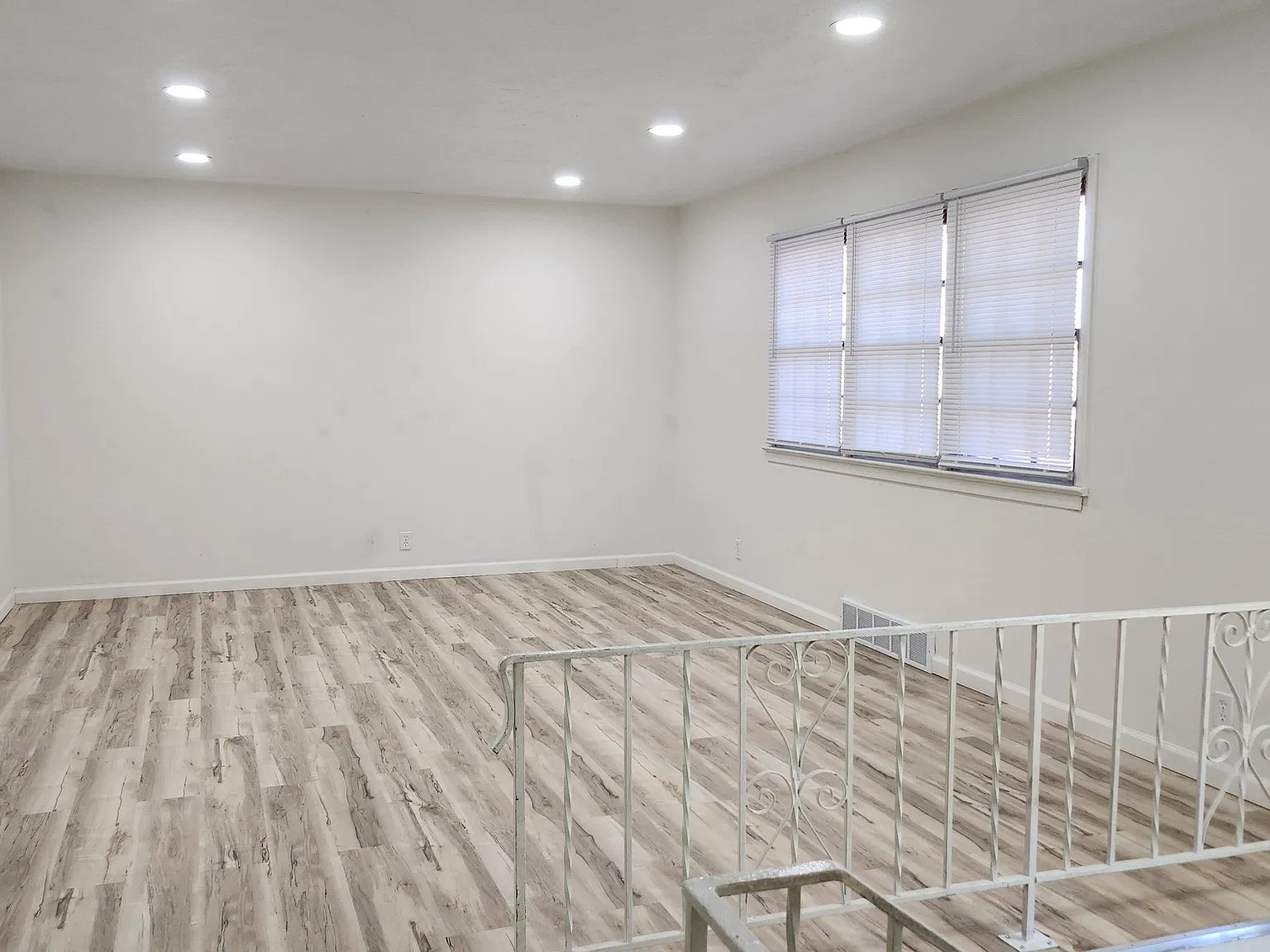 3 bed, 1.5 bath, 1116 sqft, $2,200 — Photo 2