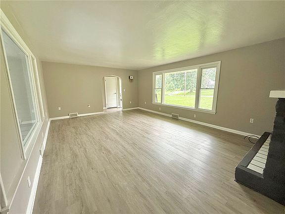 5th image of 555 Mercer New Wilmington Rd