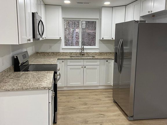 4th image of 1375 River Rd