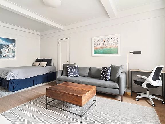 4th image of 304 W 75th St APT 10C
