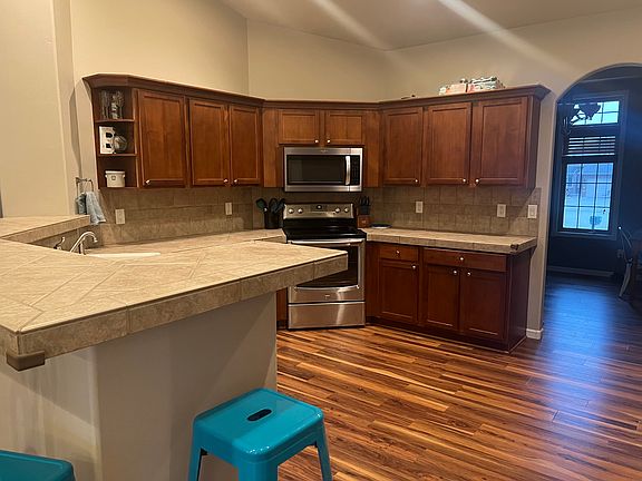 3rd image of 120 Buckingham Pl