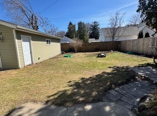 1015 Madison Street - Upper B, Manitowoc, WI 54220
