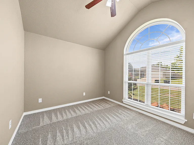 7920 Hawthorn — Photo 3