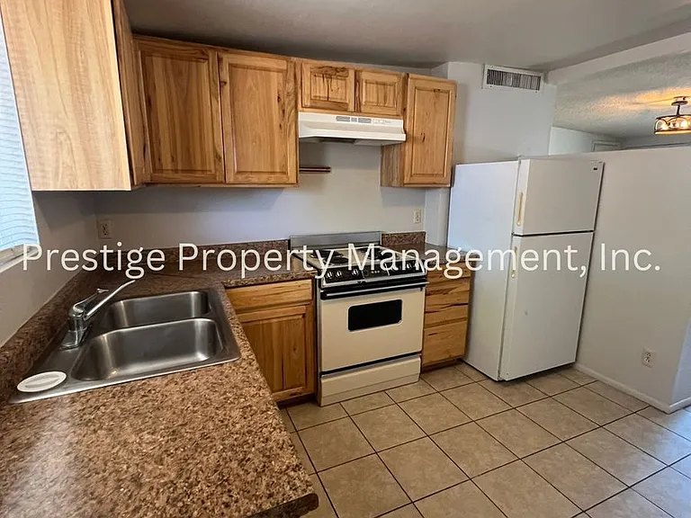 2302-2312 N Ralph Ave — Photo 20