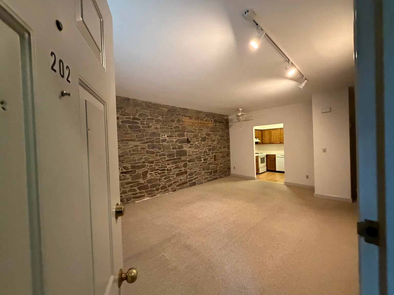 320 N Main St — Photo 1