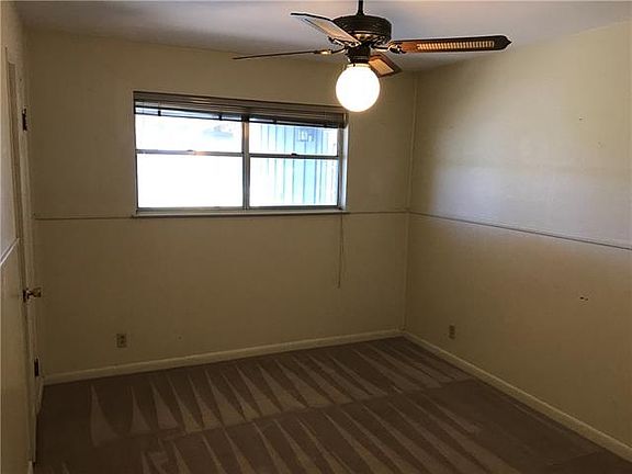 5th image of 904 Crockett Dr