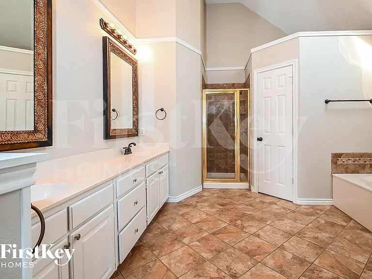2210 Meadowstone Dr — Photo 9