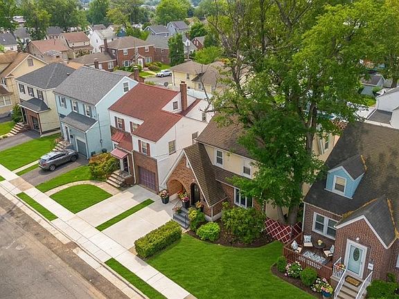 4th image of 246 Belleview Terrace