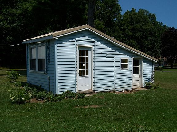 A petite guest house!