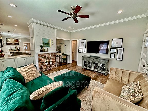 5th image of 211 N Leach St