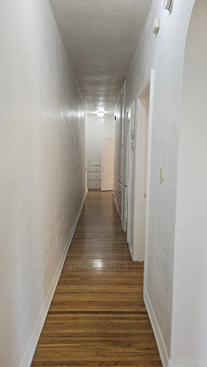 Photo 2 of 12 - 2621 Wellington Rd #2623 - Los Angeles, CA Building Photo - 2621 Wellington Rd #2623