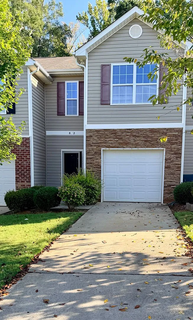 2BR/2.5BA Townhouse — Photo 1