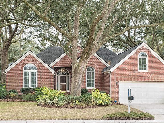 5th image of 1384 Southlake Dr