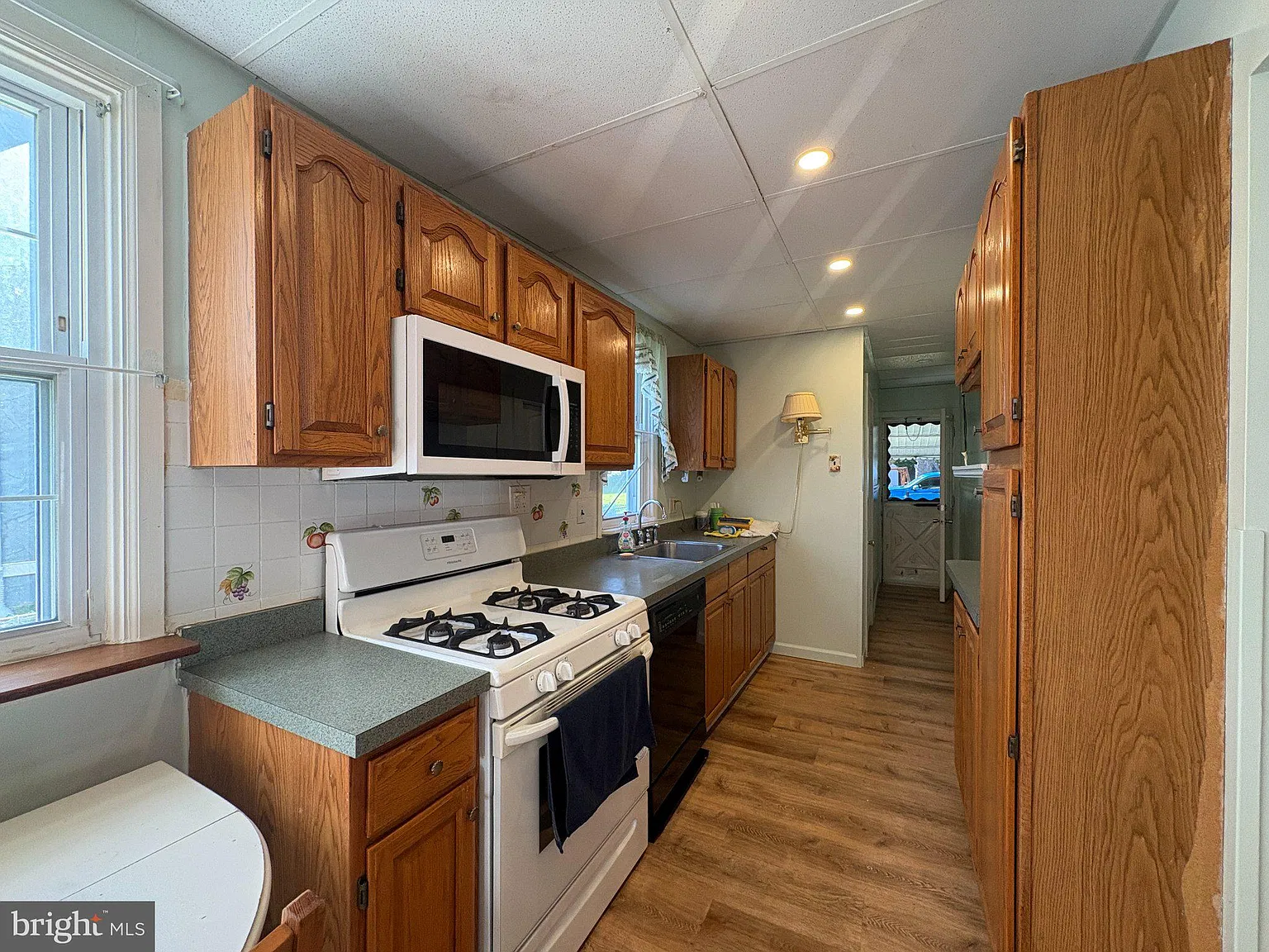 2 bed, 2.0 bath, 1100 sqft, $1,900 — Photo 2