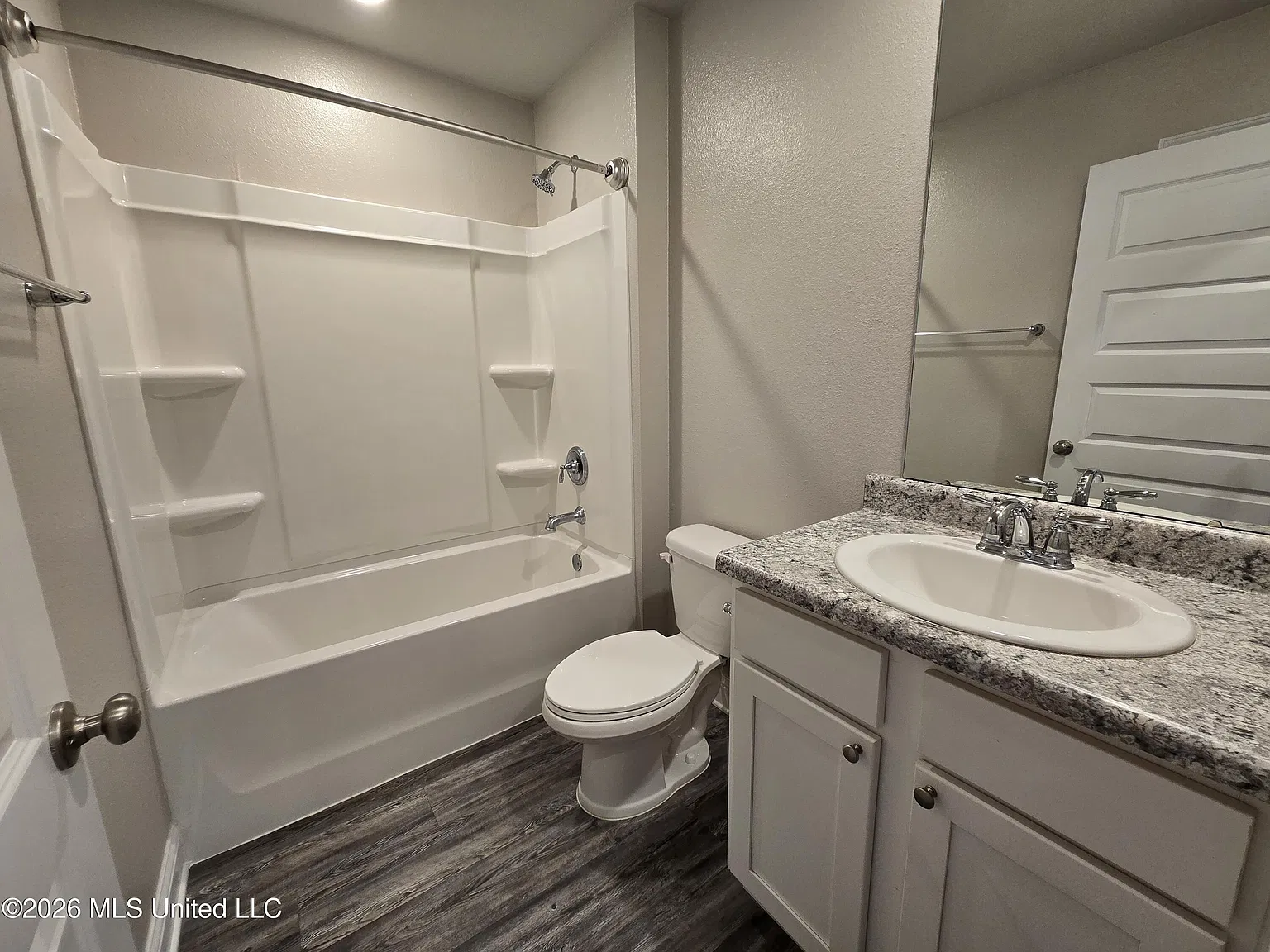 3 bed, 2.0 bath, 1650 sqft, $2,100 — Photo 3