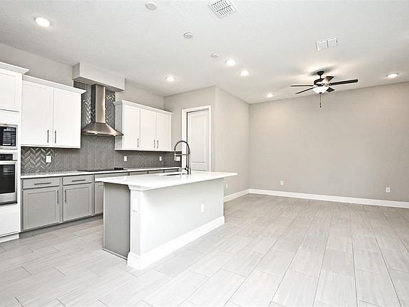 3rd image of 2959 Voyager Ave