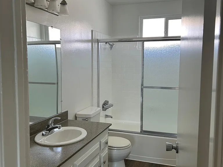 El Cortez Apartments — Photo 16