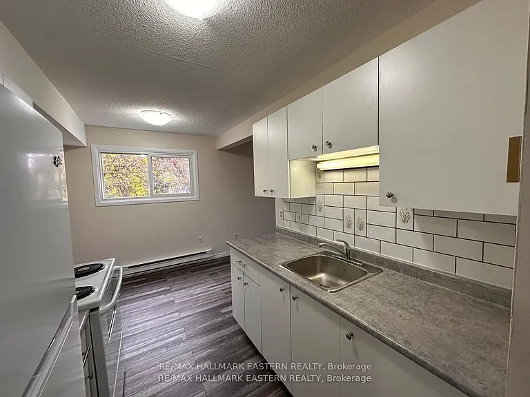 106 Lansdowne St W #204 — Photo 6