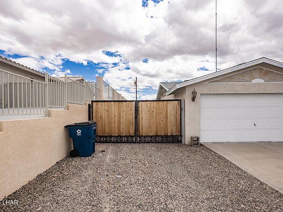 4th image of 3708 Beachview Dr