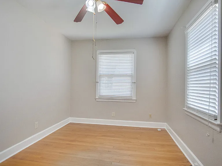 1613 E Jordan St — Photo 13