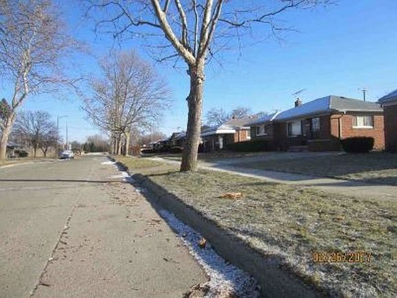 Exterior Neighborhood (street photo)