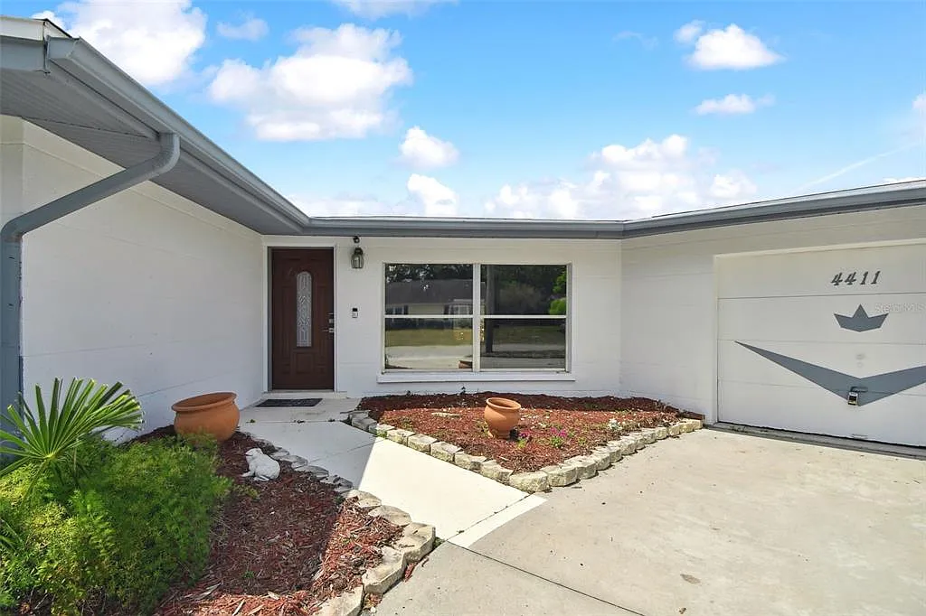 3 bed, 1.5 bath, 1515 sqft, $3,300 — Photo 4