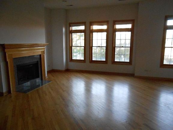 5th image of 2741 N Southport Ave #2M
