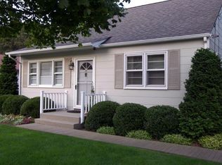 21 Birchwood Dr, Shirley, NY 11967
