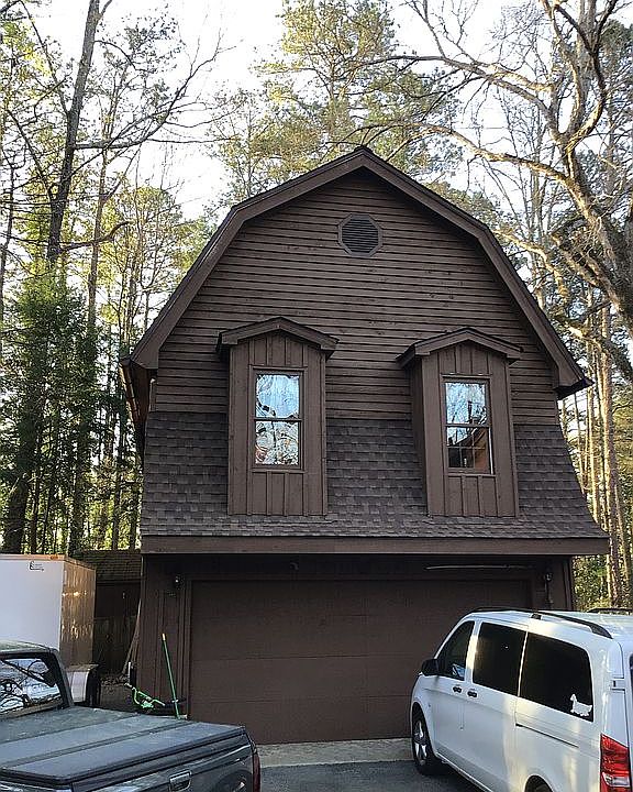 Detached garage. Storage ups