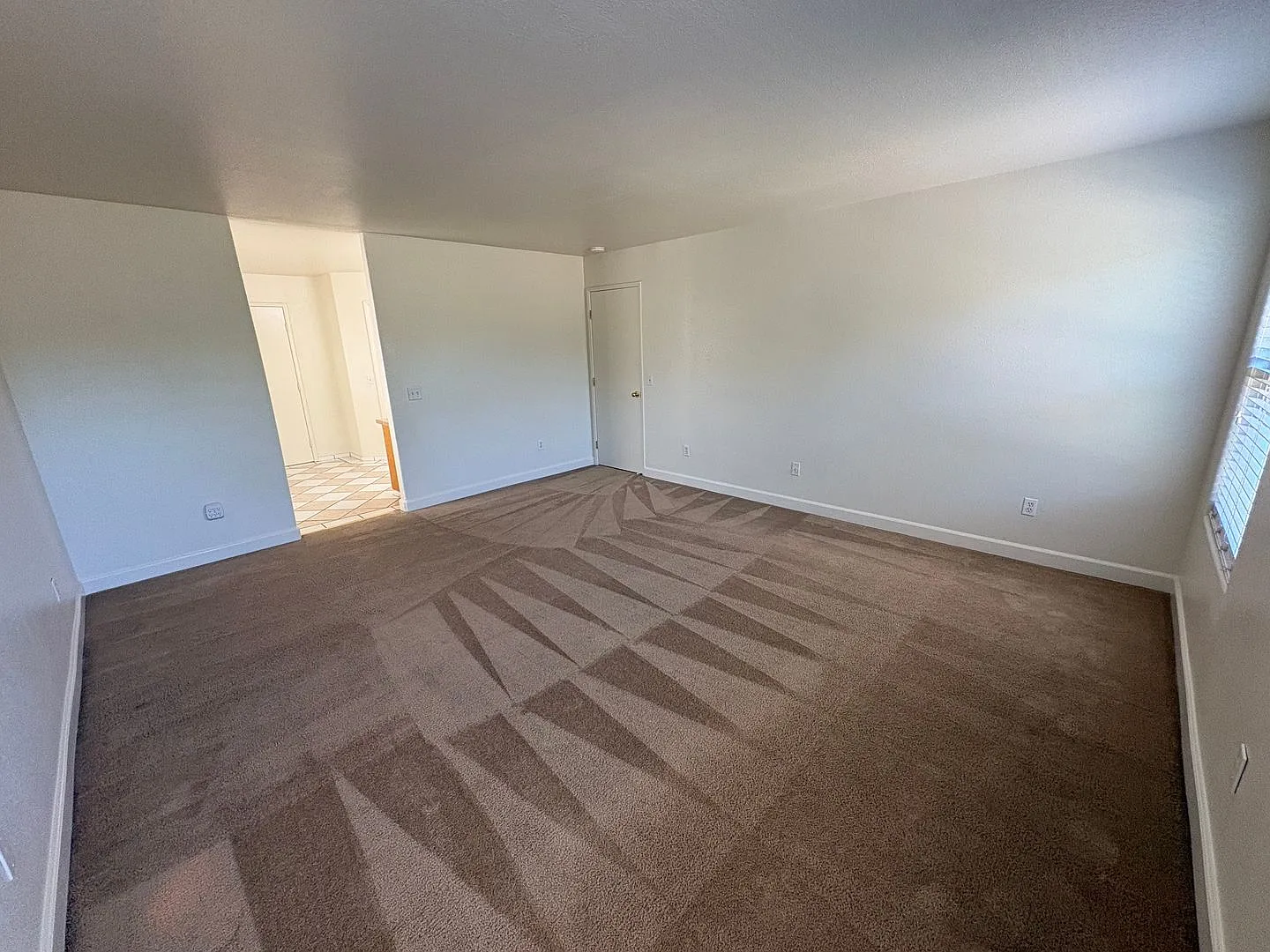 2 Story Home Near Shopping Center Rent Ready! — Photo 4
