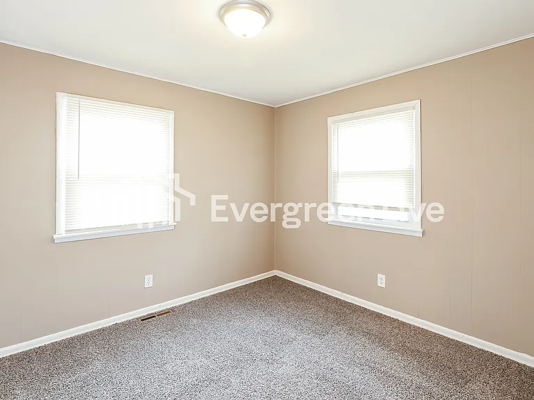 1329 Cheyenne St — Photo 9