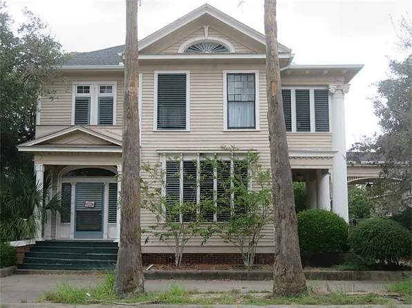 1502 Tremont St, Galveston, TX 77550