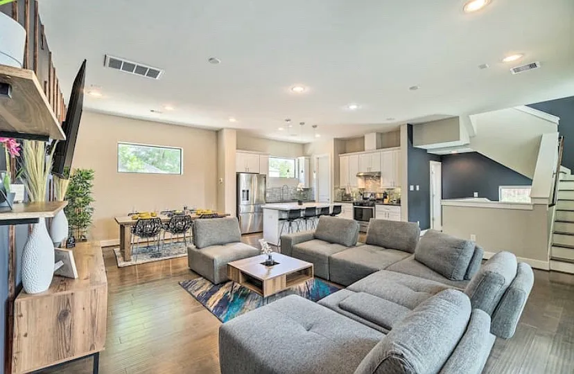 3 bed, 3.5 bath, 2900 sqft, $3,250 — Photo 3