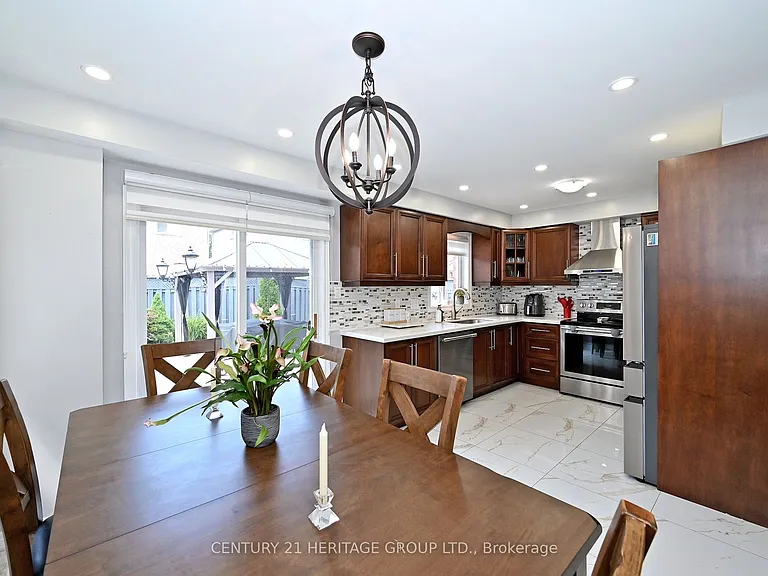 44 Equator Cres — Photo 11