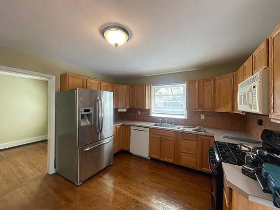 5th image of 599 1st St N