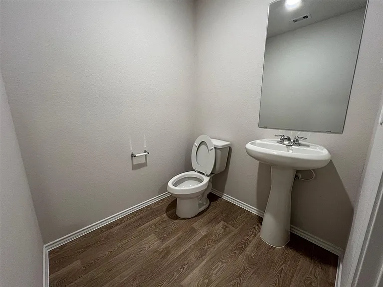 305 Wirecrested Dr — Photo 23