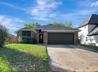 369 Banyan Dr, Grapevine, TX 76051