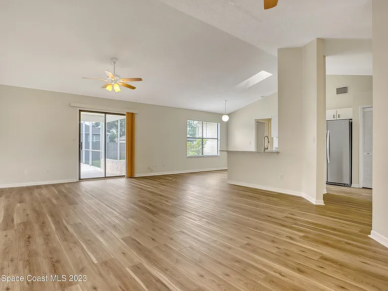 1460 Heartwellville St NW — Photo 5