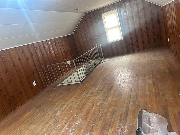 2nd image of 11733 Minden Ave
