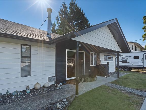 2nd image of 1626 Larch Rd