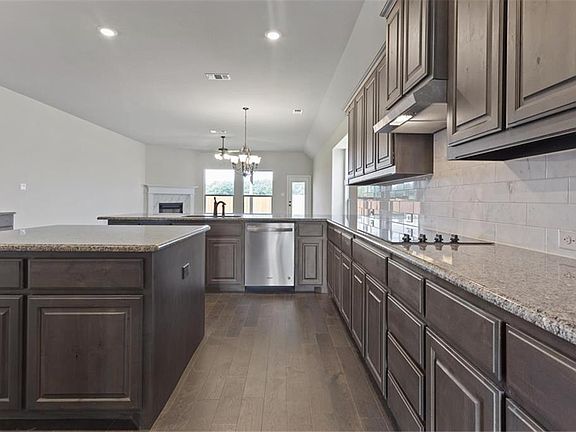 3rd image of 1040 Legacy Oaks Dr