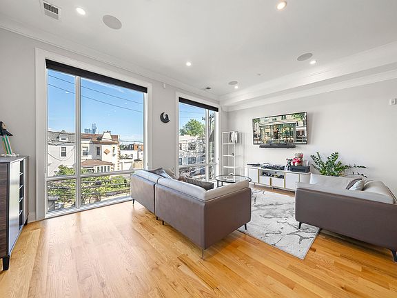 2nd image of 3305 Pleasant Ave #2