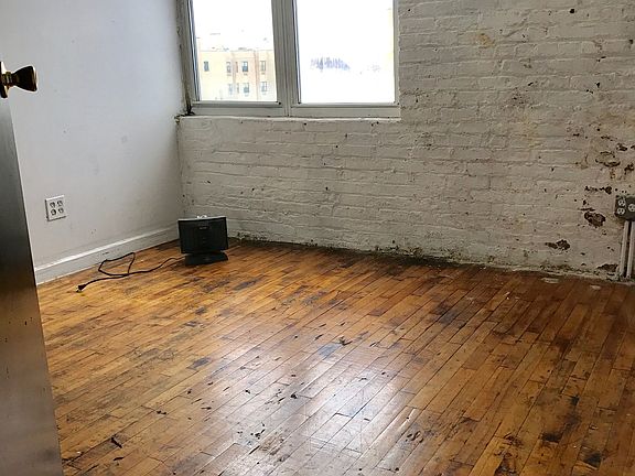 4th image of 387 Troutman St #404