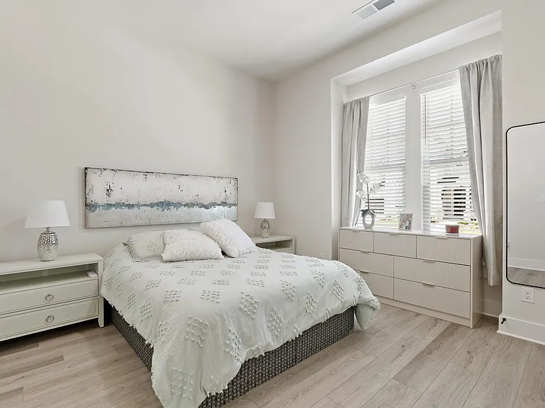 4652 Silas Ave — Photo 22