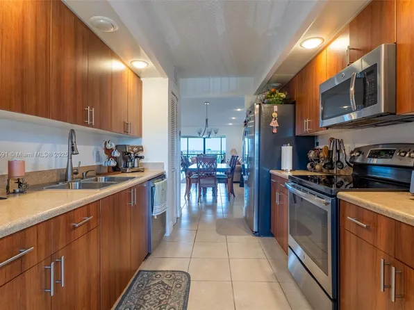 1400 SW 131st Way APT 410Q, Pembroke Pines, FL 33027