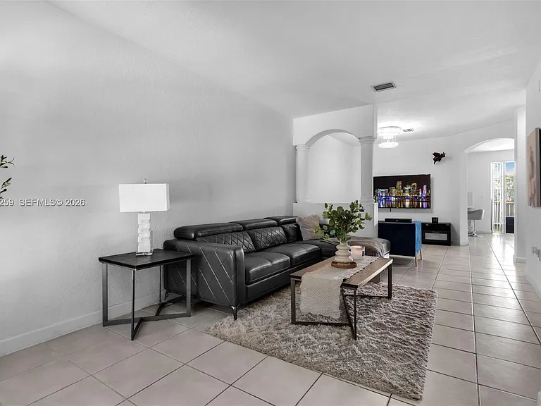 2583 SE 13th Ct — Photo 4