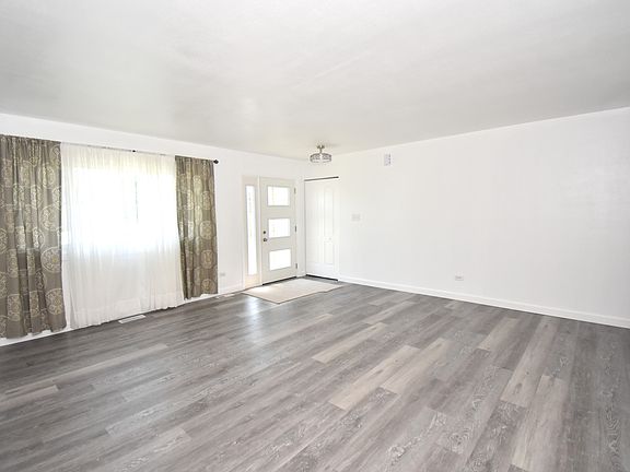 3rd image of 2124 Sunnydale St