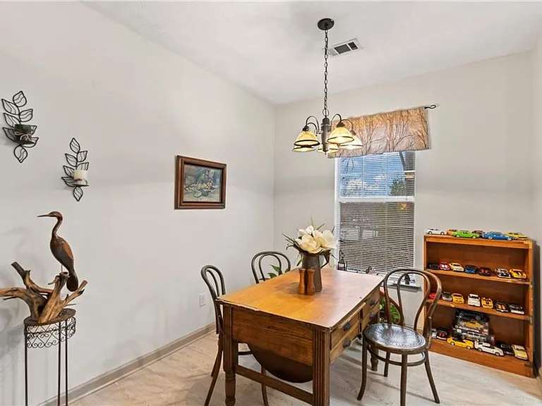 891 Harvard Dr — Photo 7
