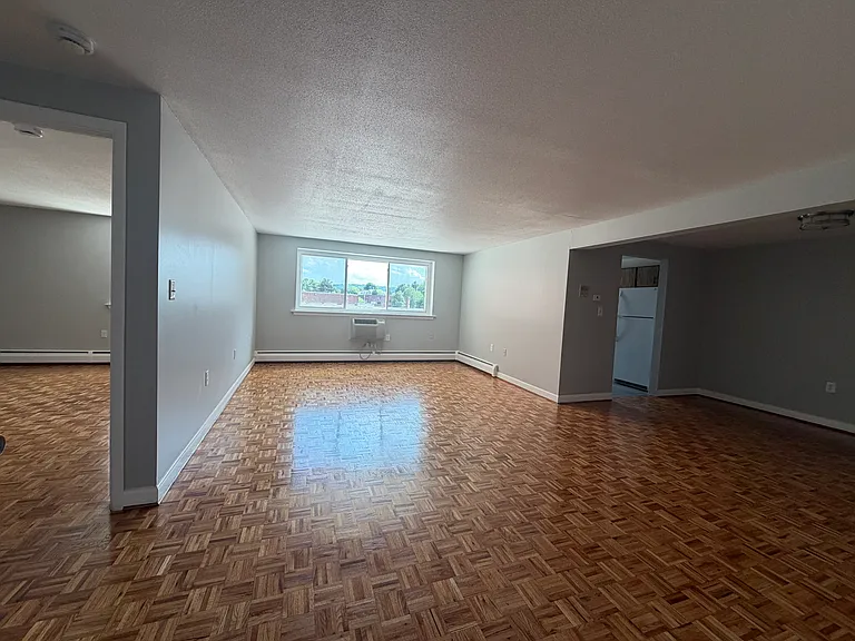 138 Store Ave #2P — Photo 2
