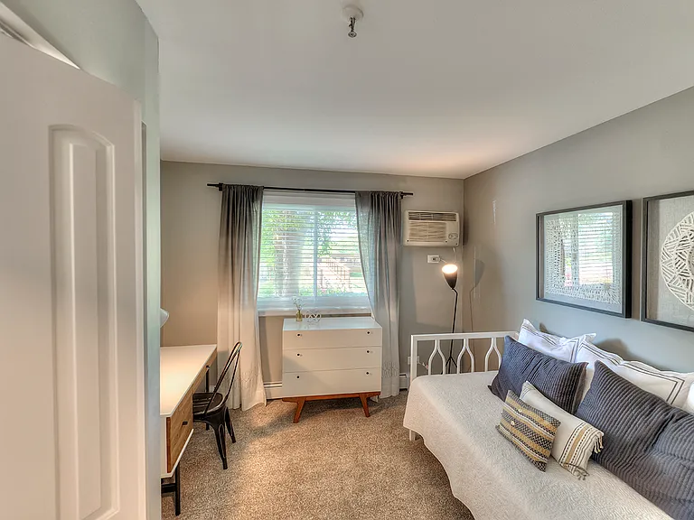Eagle Creek Apartments — Photo 32